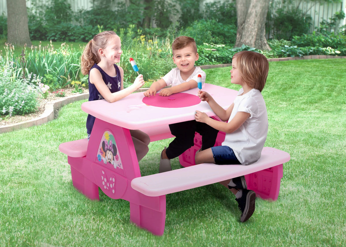 Picnic Table with Cupholders Z966