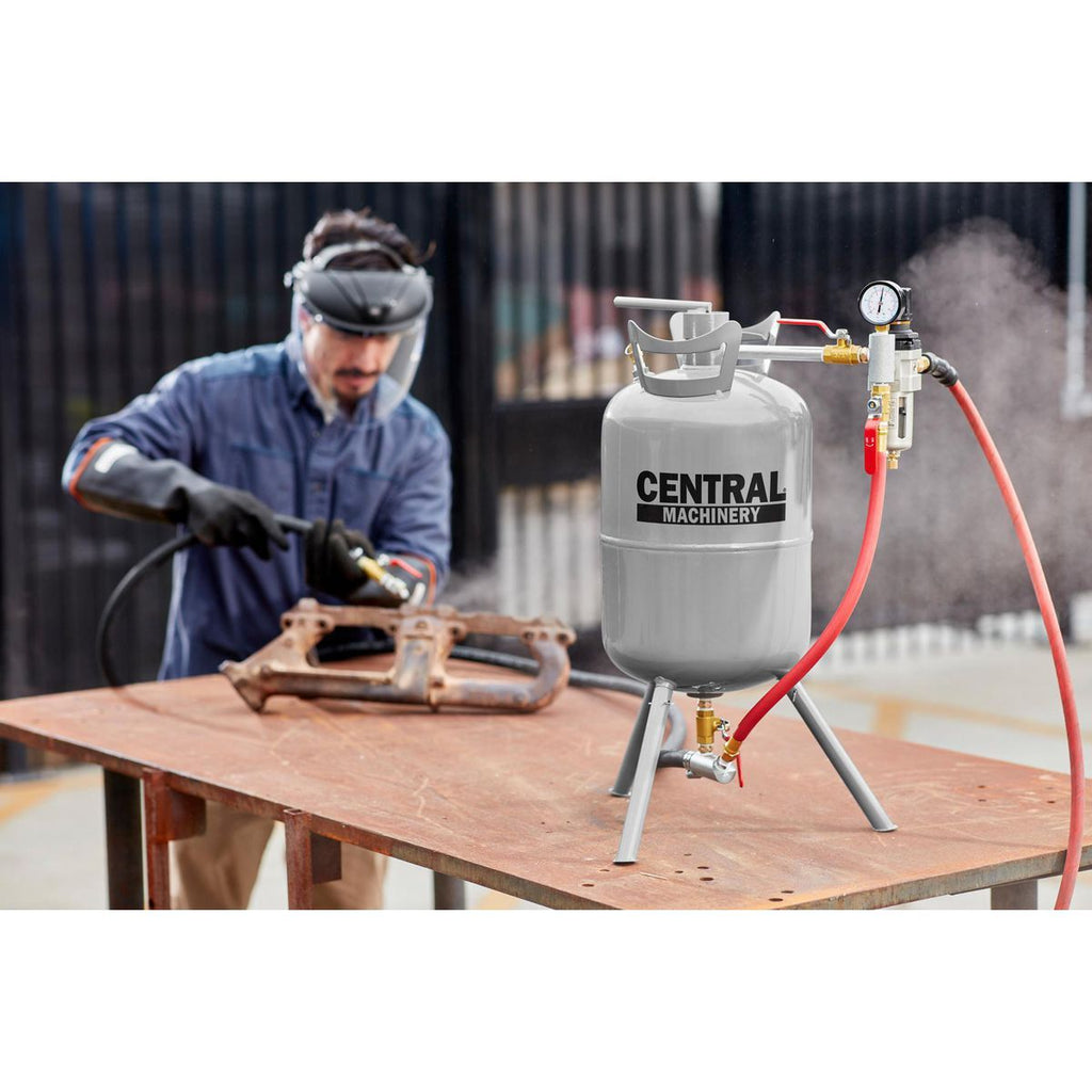 20 lb. Pressurized Abrasive Blaster F701537