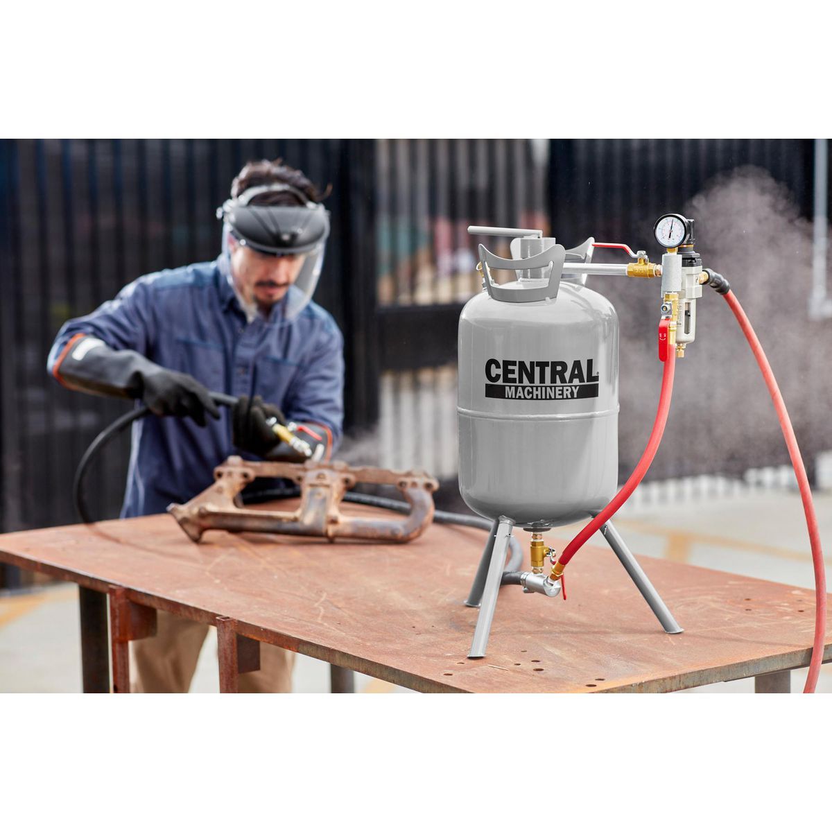 20 lb. Pressurized Abrasive Blaster F701537