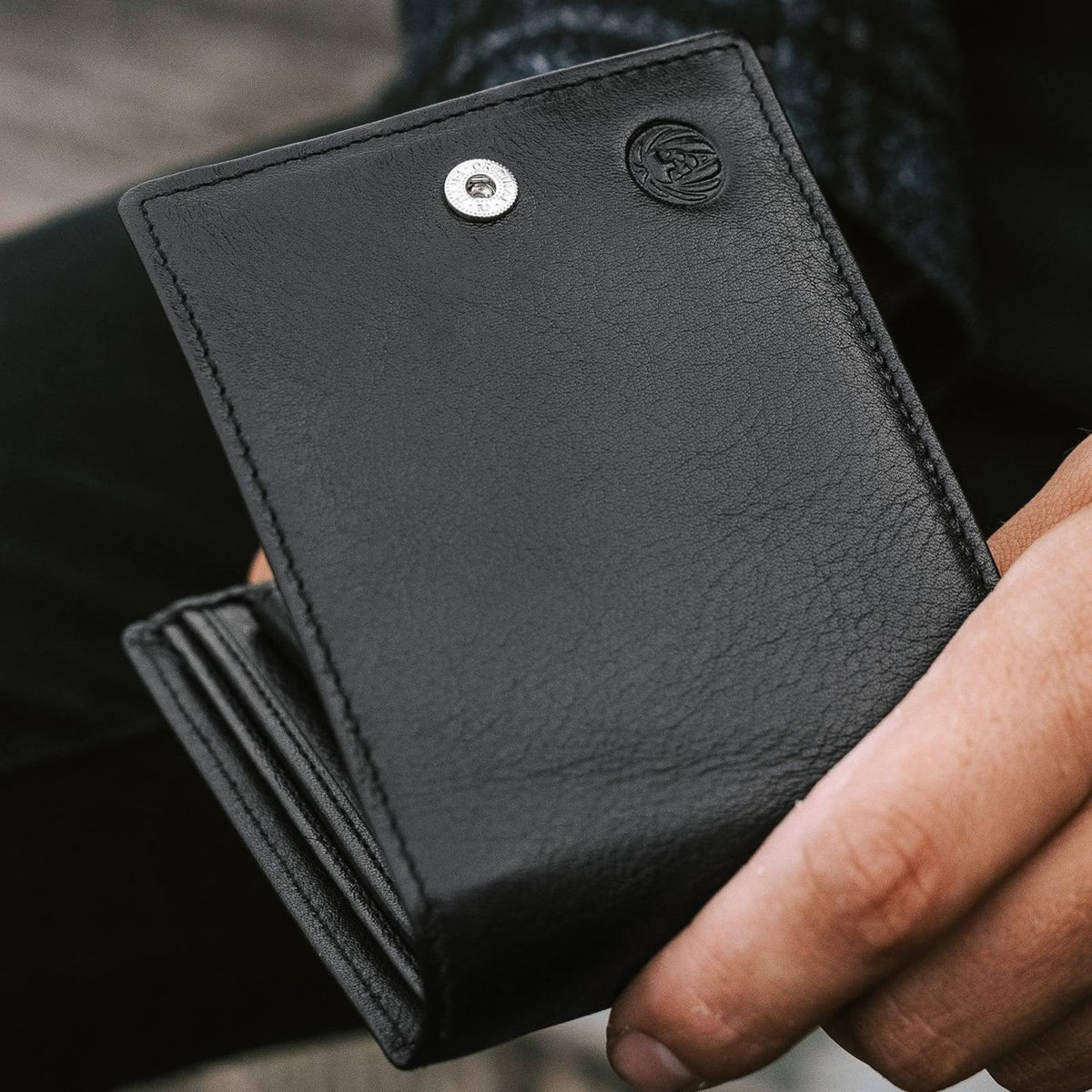 Black Ergonomic Leather Wallet P390175